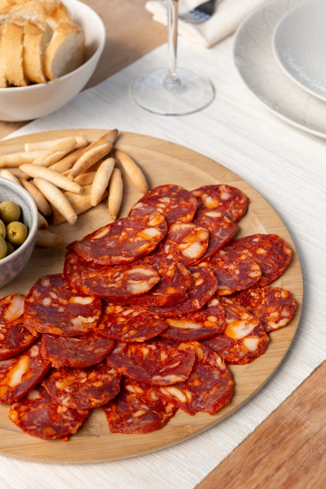 Tabla de brunch con salchichón cervecero, mortadela, pepperoni y jamón York de Colombo Alemana