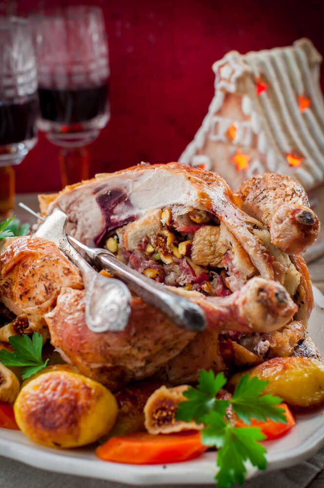 capon_compressed Capón, pavo y pollo relleno servidos en cenas especiales de Colombo Alemana