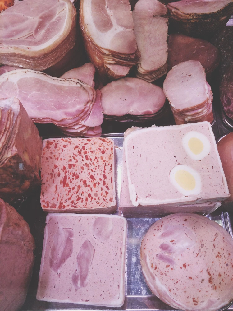 Embutidos Colombo Alemana correctamente almacenados en refrigeración